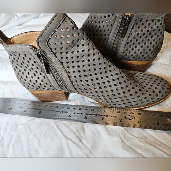 Lucky basal perforated ankle booties - Picture 7 of 8